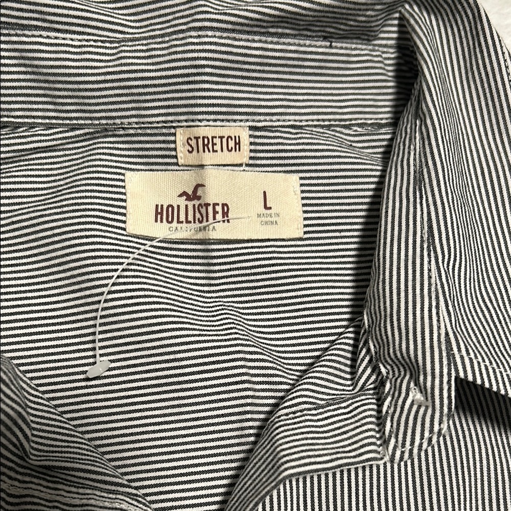 Hollister NWOT Black and White Casual Button Down Shirt - Picture 3 of 4